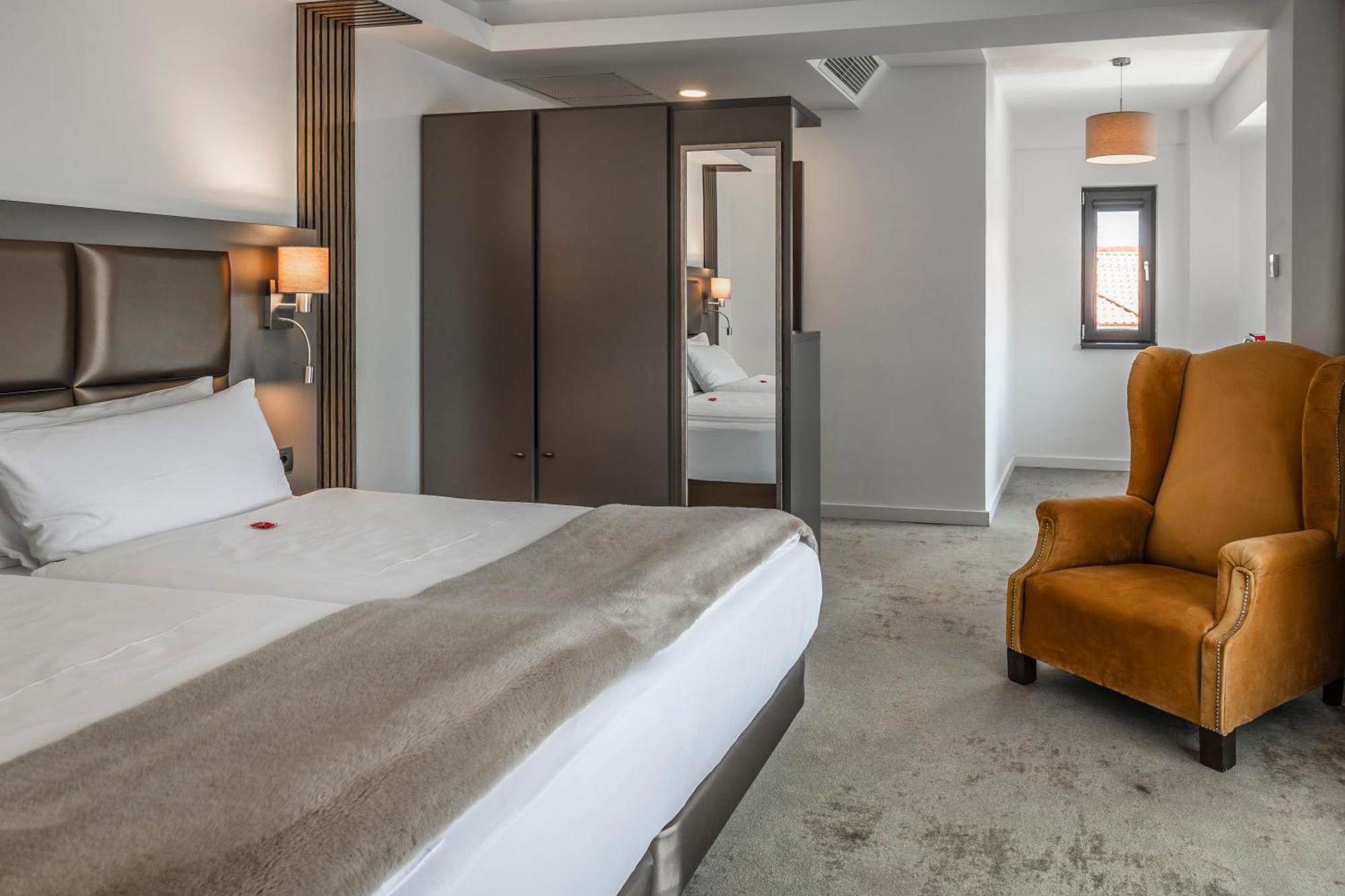 Charm Boutique Hotel サトゥ・マーレ エクステリア 写真