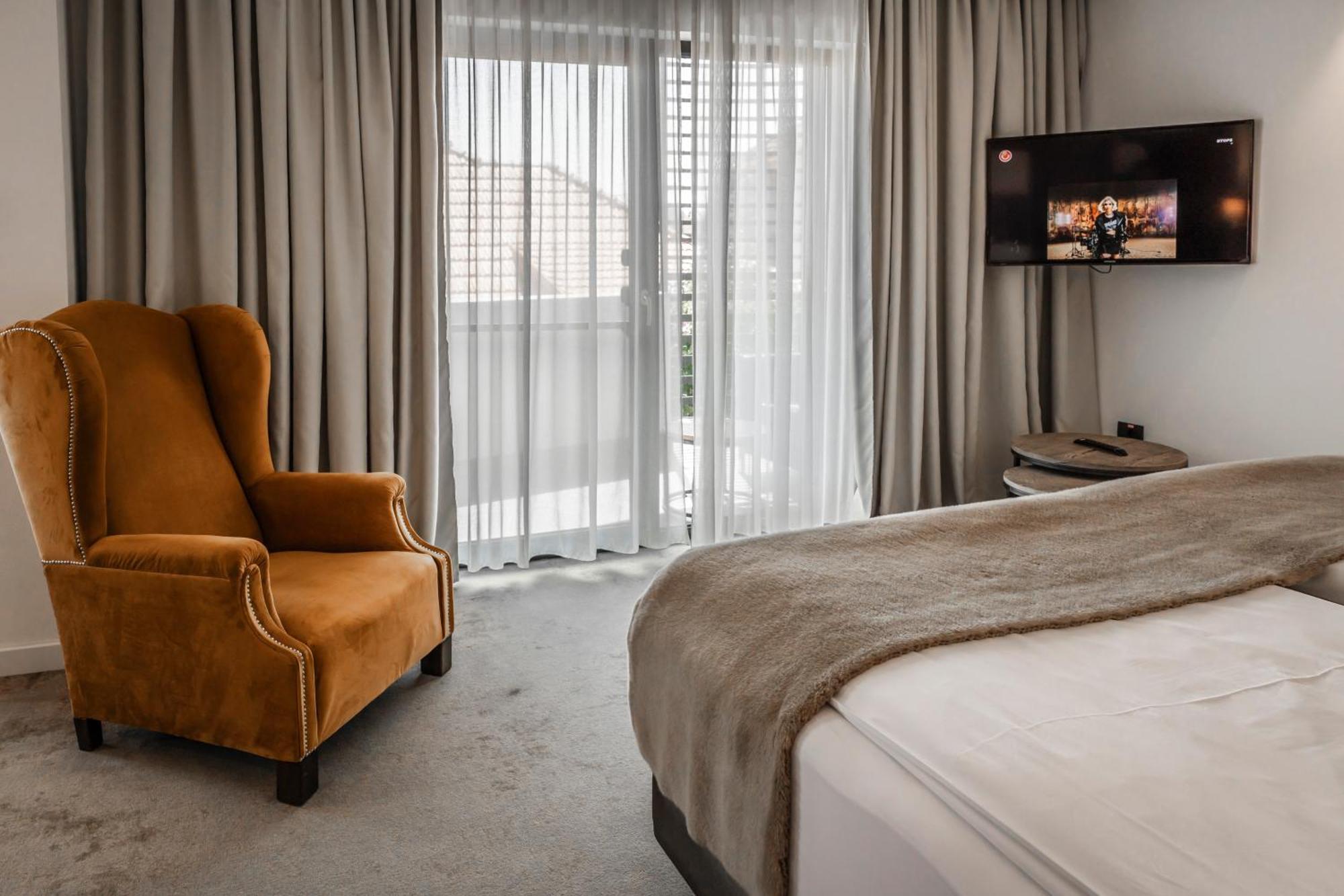 Charm Boutique Hotel サトゥ・マーレ エクステリア 写真