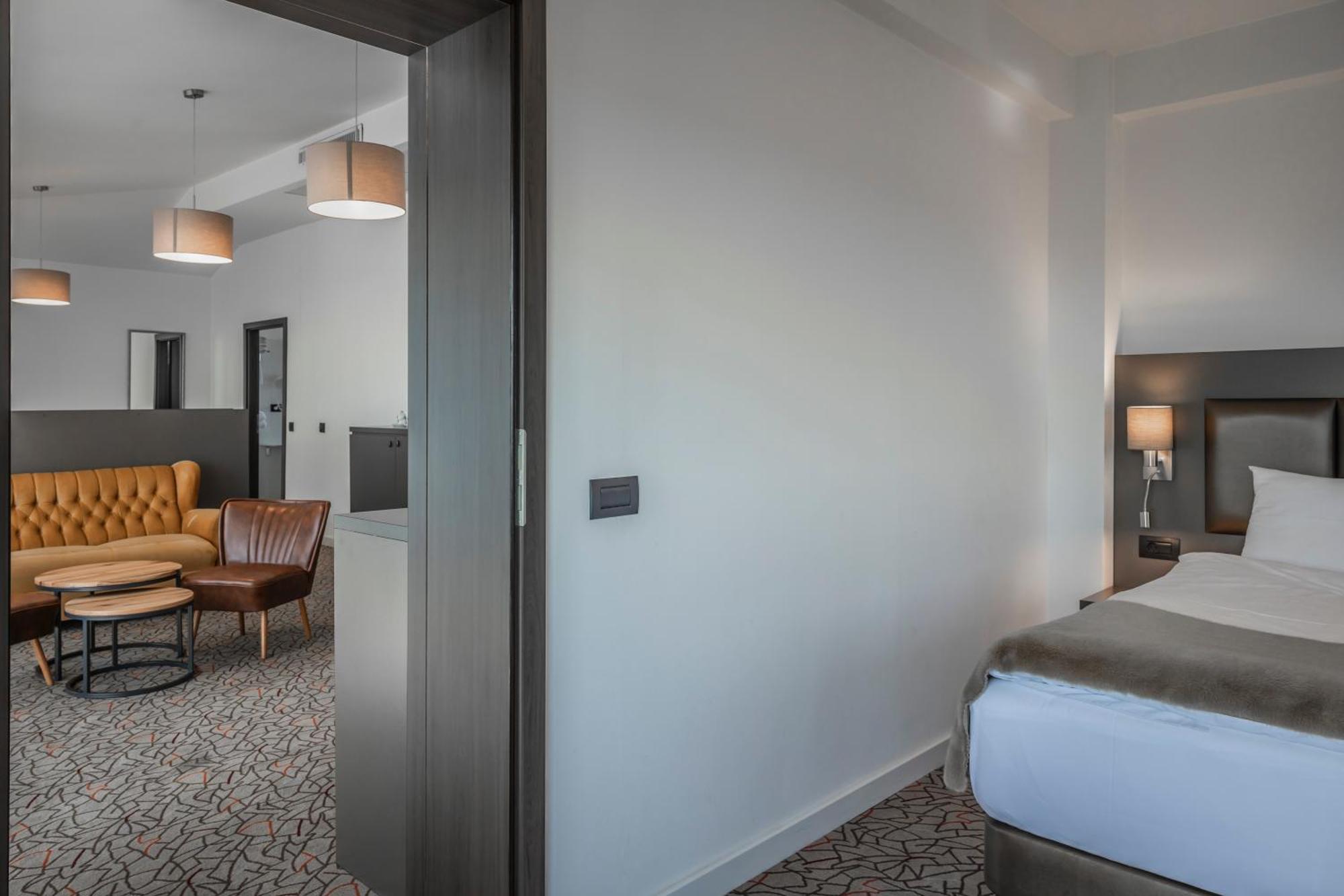 Charm Boutique Hotel サトゥ・マーレ エクステリア 写真