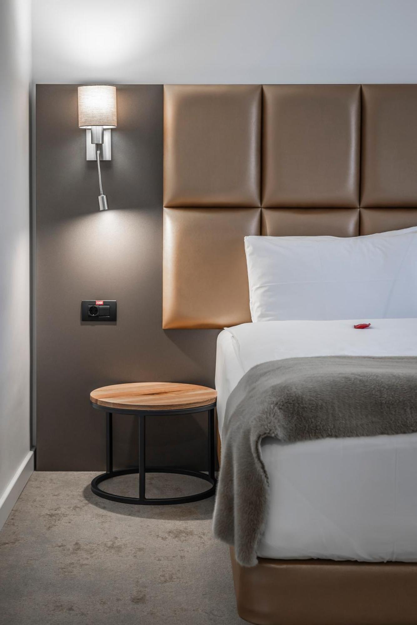 Charm Boutique Hotel サトゥ・マーレ エクステリア 写真